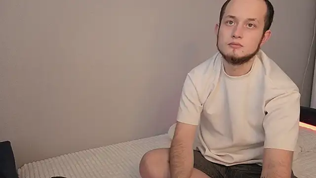 Snapshot of Pearl_couple chatting on March 10, 9:14 am Pearl couple online show from March 10, 9:14 am