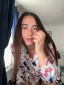 MillieB online show from June 3, 3:39 pm