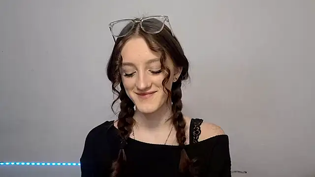 Snapshot of LisaBoddy chatting on January 8, 1:13 pm LisaBoddy online show from January 8, 1:13 pm