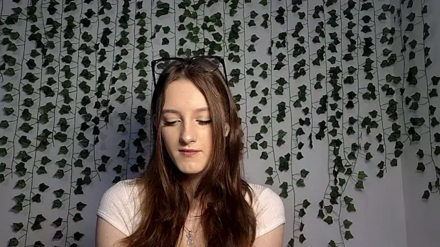 Snapshot of LisaBoddy chatting on February 13, 1:07 pm LisaBoddy online show from February 13, 1:07 pm