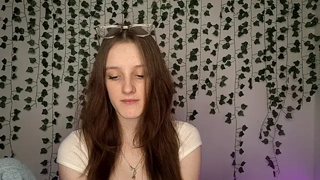 Snapshot of LisaBoddy chatting on February 25, 12:04 pm LisaBoddy online show from February 25, 12:04 pm