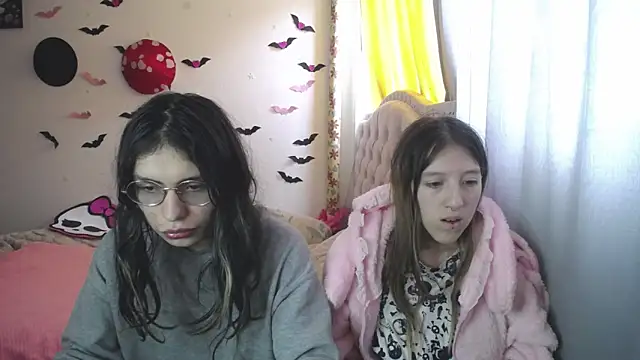 Snapshot of Briar_y_Blair chatting on March 13, 4:13 pm Briar y Blair online show from March 13, 4:13 pm