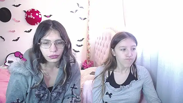 Snapshot of Briar_y_Blair chatting on March 16, 2:21 pm Briar y Blair online show from March 16, 2:21 pm