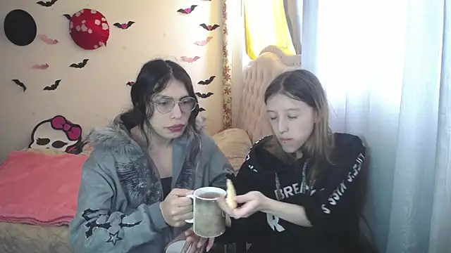 Snapshot of Briar_y_Blair chatting on March 17, 2:42 pm Briar y Blair online show from March 17, 2:42 pm