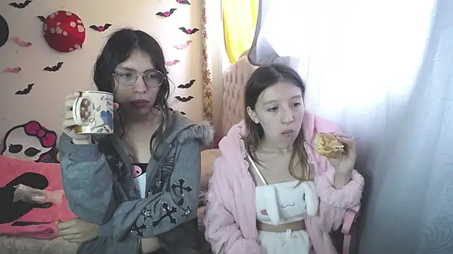 Snapshot of Briar_y_Blair chatting on March 18, 2:31 pm Briar y Blair online show from March 18, 2:31 pm