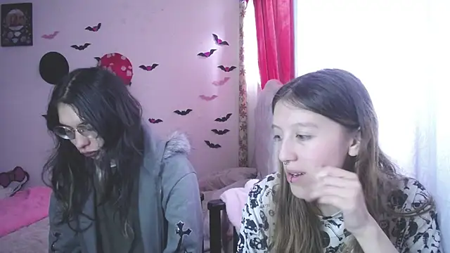 Snapshot of Briar_y_Blair chatting on March 23, 3:49 pm Briar y Blair online show from March 23, 3:49 pm