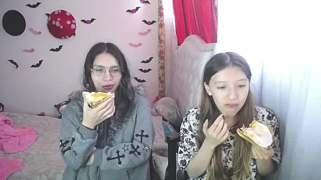 Snapshot of Briar_y_Blair chatting on March 25, 3:18 pm Briar y Blair online show from March 25, 3:18 pm