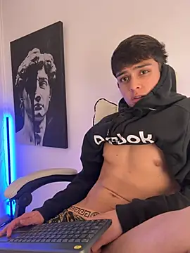 Snapshot of lian_fooxx chatting on March 16, 5:44 am lian fooxx online show from March 16, 5:44 am