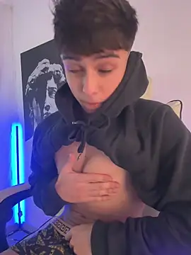 Snapshot of lian_fooxx chatting on April 1, 4:13 am lian fooxx online show from April 1, 4:13 am