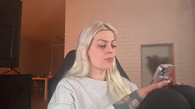 Snapshot of Melina_Diamond chatting on January 11, 12:26 am Melina Diamond online show from January 11, 12:26 am