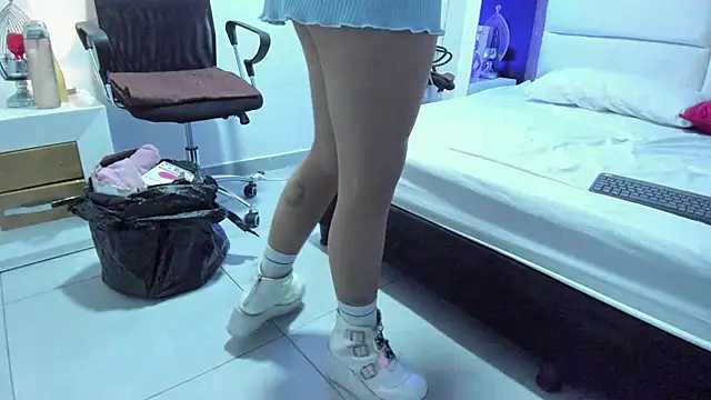 JuliMonroe19 online show from February 17, 12:45 pm