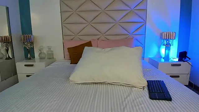 JuliMonroe19 online show from May 12, 7:16 am