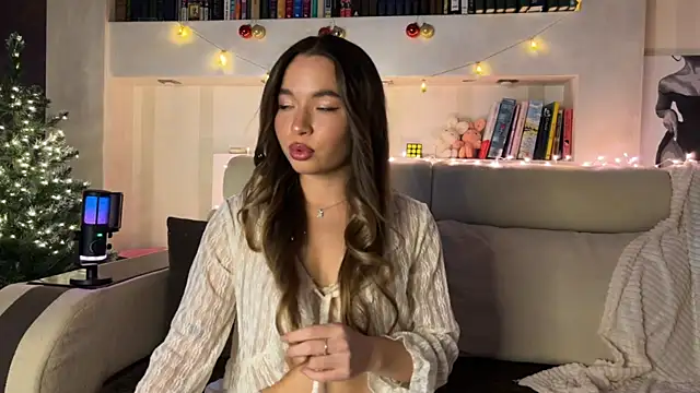 Avvechloe online show from December 17, 8:48 pm