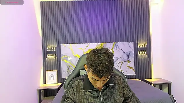 TaylerMiles online show from February 2, 4:55 am