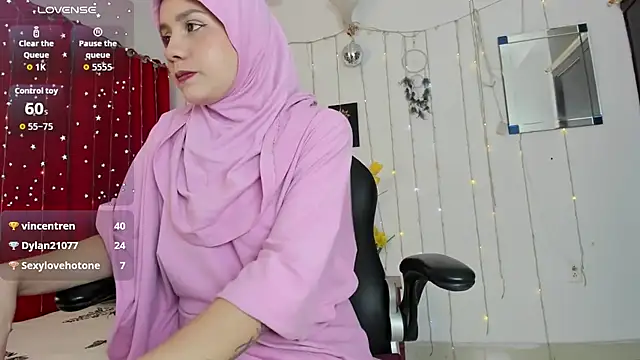 Snapshot of Sara-Maalouf chatting on January 6, 8:23 pm Sara-Maalouf online show from January 6, 8:23 pm