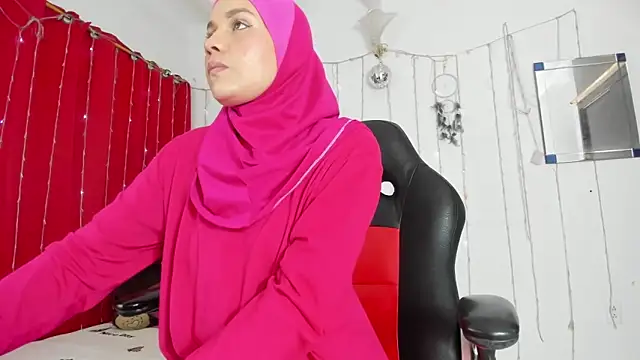 Snapshot of Sara-Maalouf chatting on February 3, 8:36 pm Sara-Maalouf online show from February 3, 8:36 pm