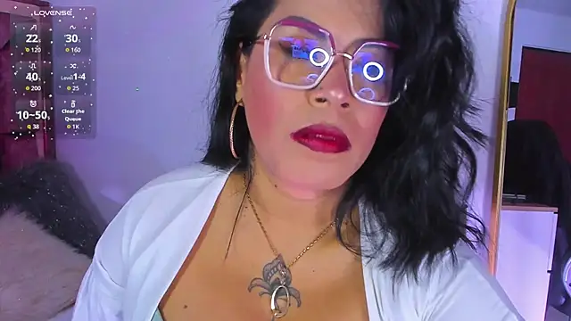 opalo youns online show from December 22, 12:40 am