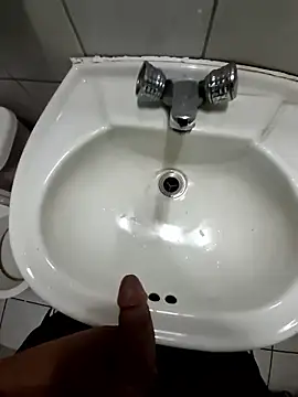 Snapshot of lucas1890 chatting on January 9, 6:27 am lucas1890 online show from January 9, 6:27 am