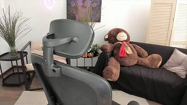 Snapshot of DiRosie chatting on February 23, 9:17 am DiRosie online show from February 23, 9:17 am