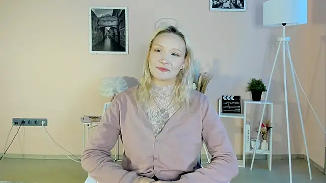 AdelinaMaddalena online show from December 23, 5:27 am