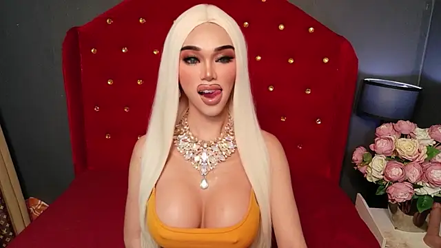 Snapshot of CelinaWintour chatting on December 22, 5:21 pm CelinaWintour online show from December 22, 5:21 pm