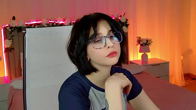 ElenaSomerhalder online show from February 2, 7:01 pm