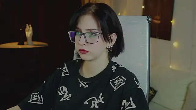 ElenaSomerhalder online show from February 5, 6:45 pm