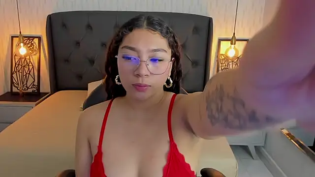 Snapshot of angelinemore chatting on March 9, 7:29 pm angelinemore online show from March 9, 7:29 pm