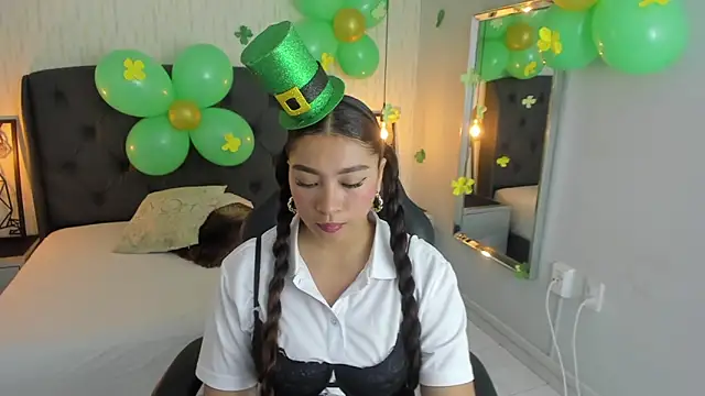 Snapshot of angelinemore chatting on March 17, 8:45 pm angelinemore online show from March 17, 8:45 pm