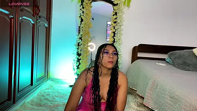 Snapshot of angelinemore chatting on April 10, 9:19 pm angelinemore online show from April 10, 9:19 pm