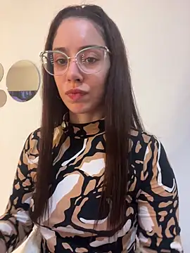 emeraldjimenezz online show from May 17, 8:16 pm