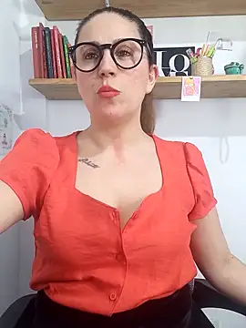 SofiEsteves online show from May 2, 3:50 pm