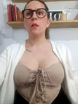 SofiEsteves online show from May 11, 6:05 pm