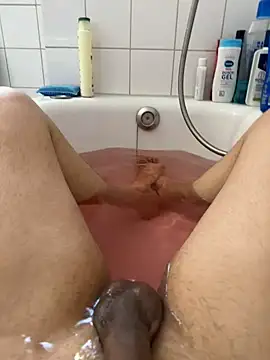 Snapshot of esmer_baran44 chatting on March 13, 4:35 pm esmer baran44 online show from March 13, 4:35 pm