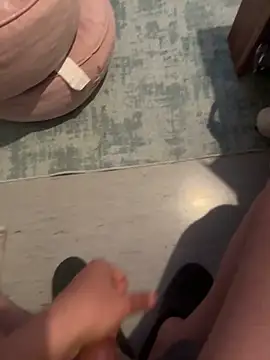 Snapshot of esmer_baran44 chatting on March 17, 8:23 pm esmer baran44 online show from March 17, 8:23 pm