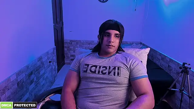 latinboyfit online show from March 6, 10:23 am
