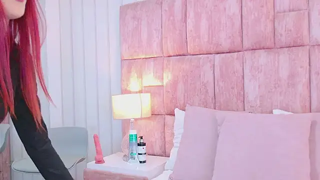 Snapshot of ScarlettFoox chatting on February 19, 6:59 pm ScarlettFoox online show from February 19, 6:59 pm