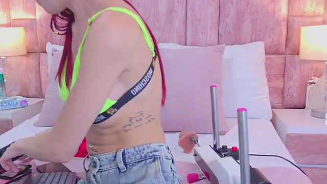 Snapshot of ScarlettFoox chatting on March 13, 2:12 pm ScarlettFoox online show from March 13, 2:12 pm