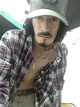 sk8-boy online show from May 4, 4:03 pm