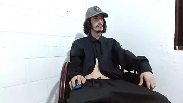 Snapshot of sk8-boy chatting on June 18, 10:25 pm sk8-boy online show from June 18, 10:25 pm