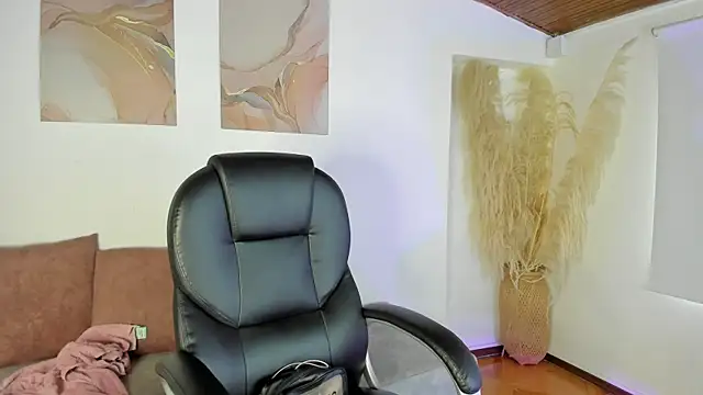 Amelie Wine online show from January 14, 3:39 pm