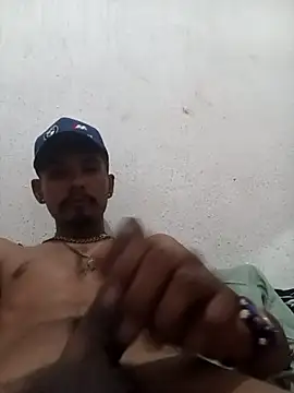 Snapshot of Leonidasz13auh chatting on February 22, 9:57 pm Leonidasz13auh online show from February 22, 9:57 pm