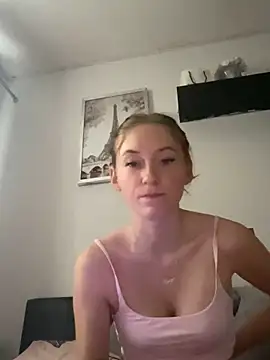 Snapshot of Keriacat_ chatting on February 27, 8:14 am Keriacat online show from February 27, 8:14 am