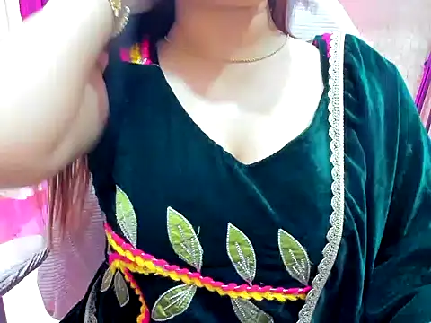 Snapshot of DimondGirl_ chatting on April 21, 7:06 pm DimondGirl online show from April 21, 7:06 pm