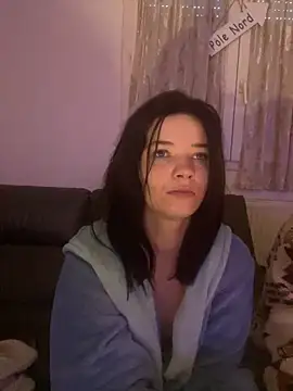 Snapshot of Mmebouhoups chatting on December 22, 8:33 am Mmebouhoups online show from December 22, 8:33 am