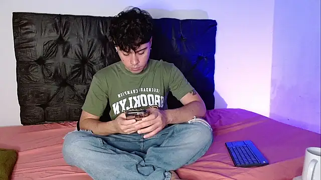 ITHAN DREAMBOY online show from February 10, 8:29 am