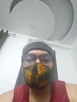 Snapshot of NunnuLelo chatting on April 11, 8:35 pm NunnuLelo online show from April 11, 8:35 pm
