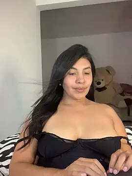 Snapshot of sarah_benz_ chatting on May 7, 10:48 pm sarah benz online show from May 7, 10:48 pm