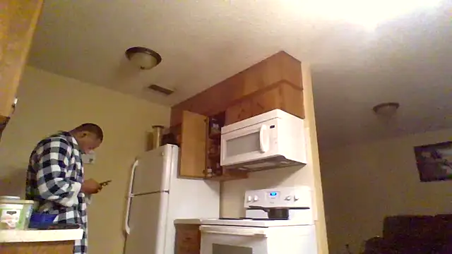 Snapshot of KingDes55 chatting on February 13, 2:13 pm KingDes55 online show from February 13, 2:13 pm