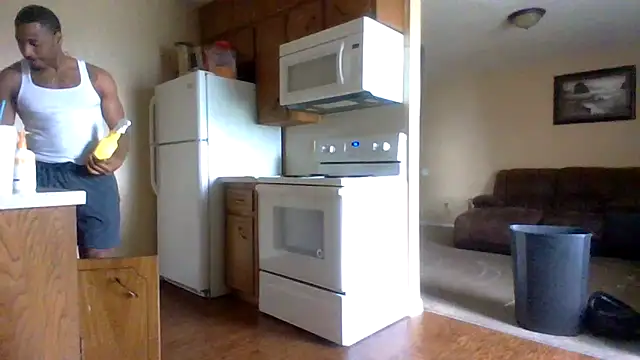 Snapshot of KingDes55 chatting on March 9, 3:05 pm KingDes55 online show from March 9, 3:05 pm